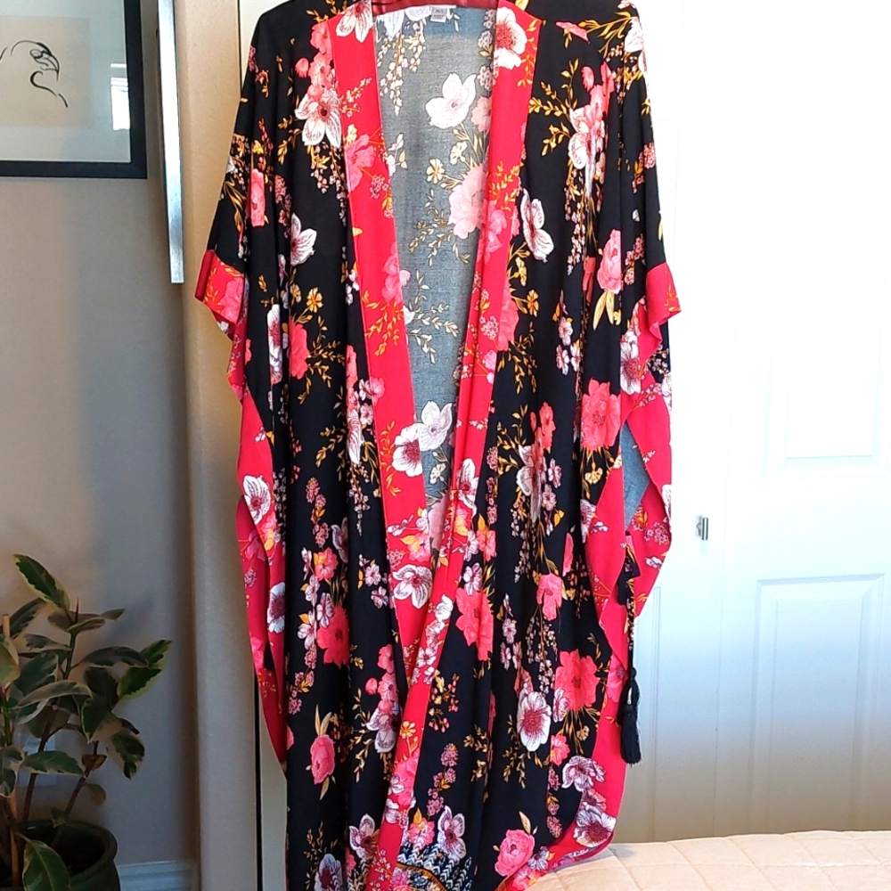 Knox Rose Black and Red Ruana